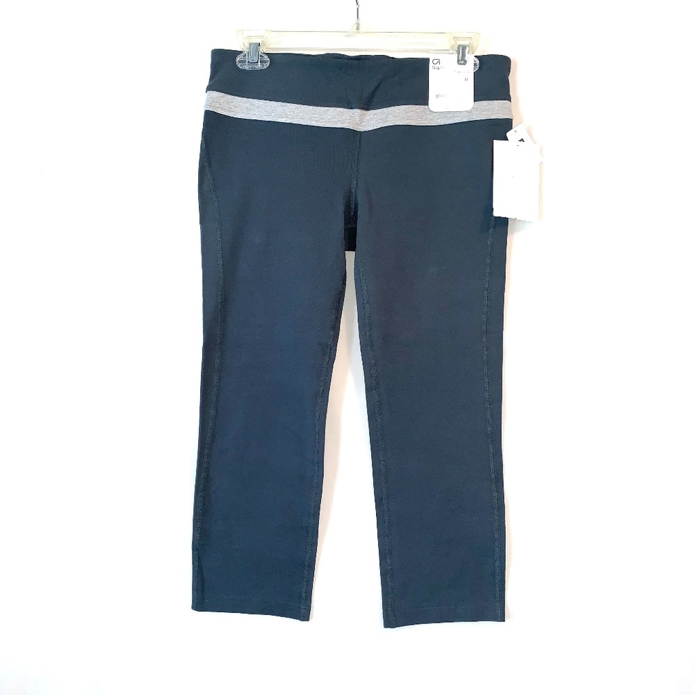 GapFit GFast Regular Rise Capri Leggings Size Medium